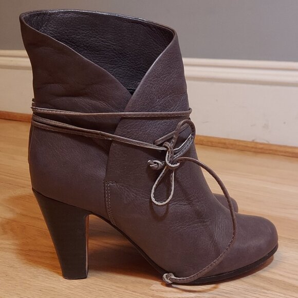 Dolce Vita Gray Leather Ankle Boots with 3 inch Heel Women's Size 6.5 - Picture 2 of 9